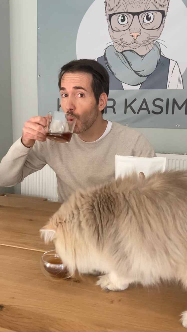 Friedemann und Gerald trinken Tee